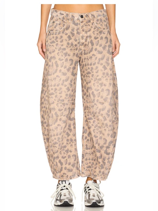 We The Free Denim - We The Free Leopard-Print barrel jeans in Tan and Gray. Size 26